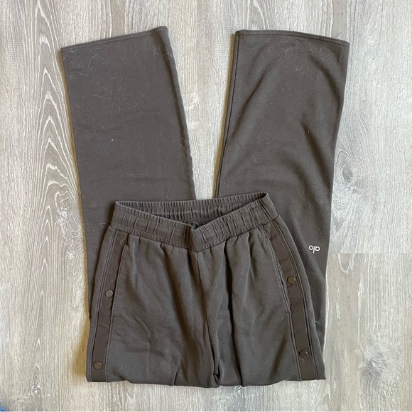 Alo Yoga Sweatpants - Picture 2 of 2